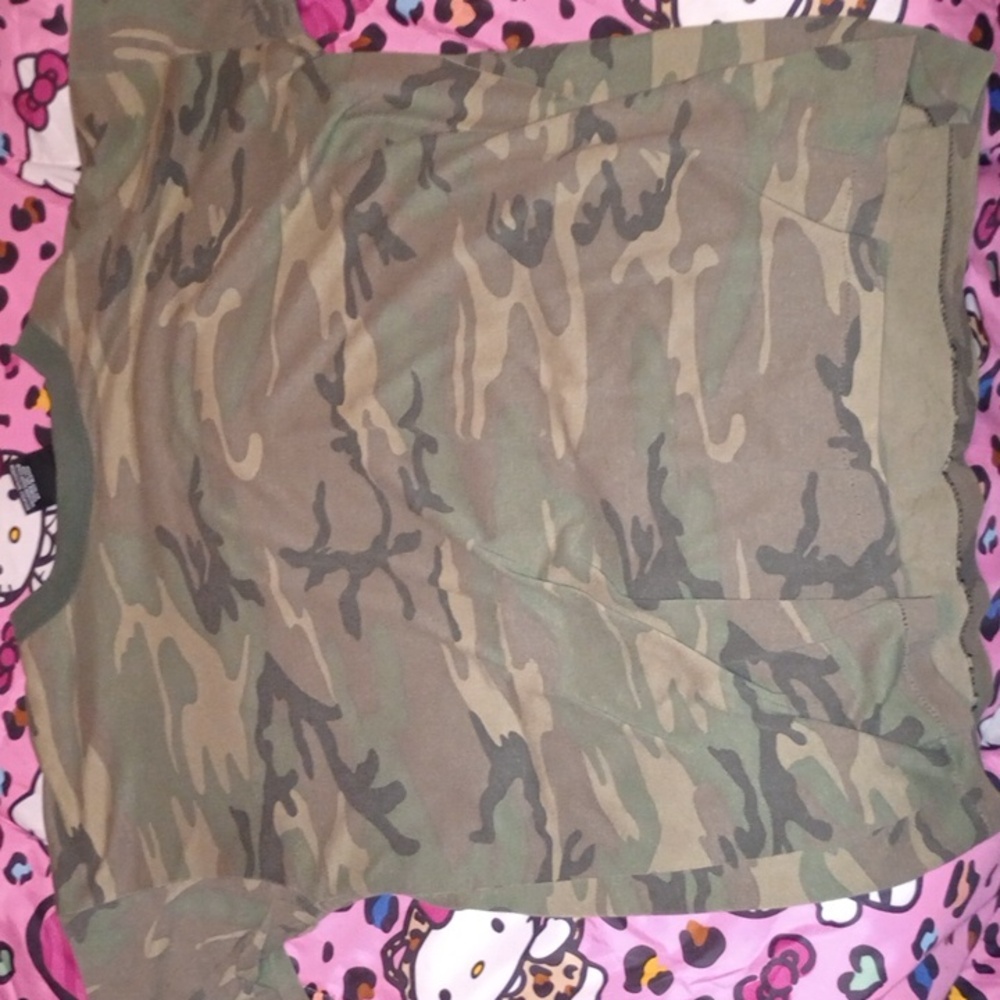 Cameo tee